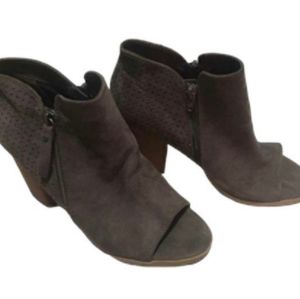 Universal Thread Peep Toe Boot